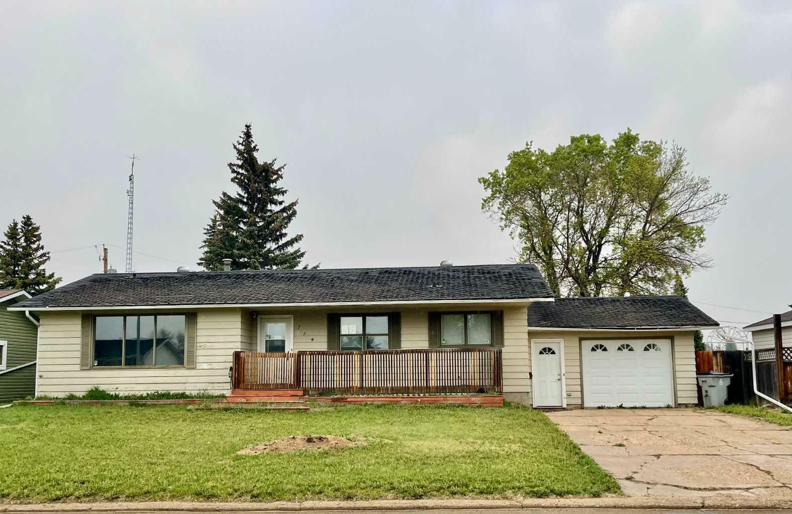 Property Photo: 714 10 Ave AB T9W 1B8