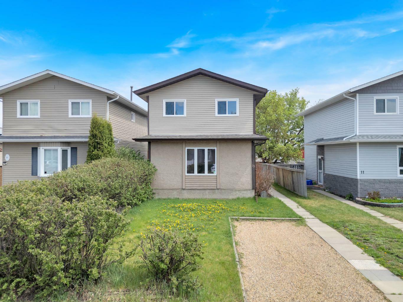 13 Hangingstone Drive  Lacombe AB T4L 1R1 photo