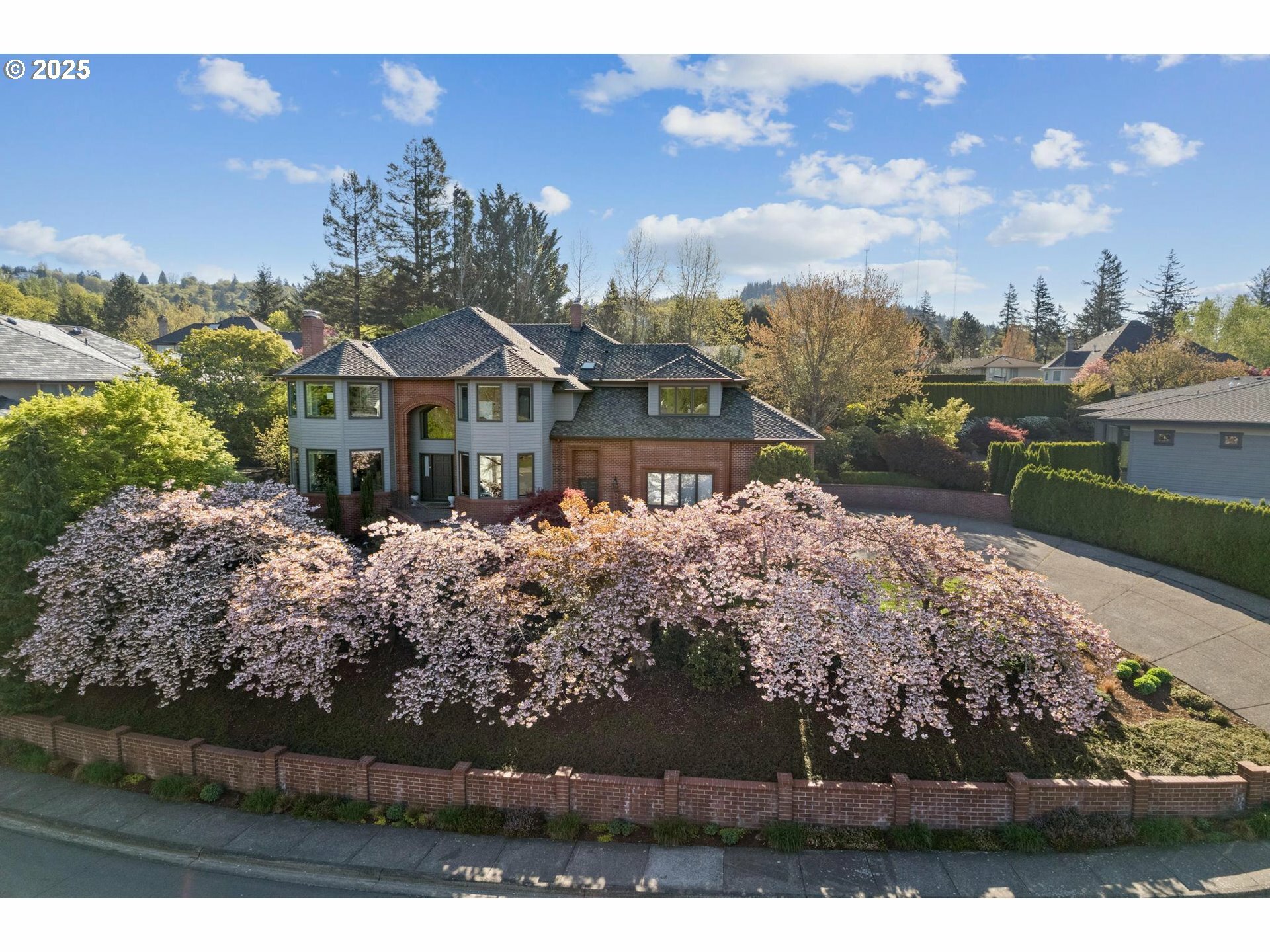 1416 NW Benfield Dr  Portland OR 97229 photo