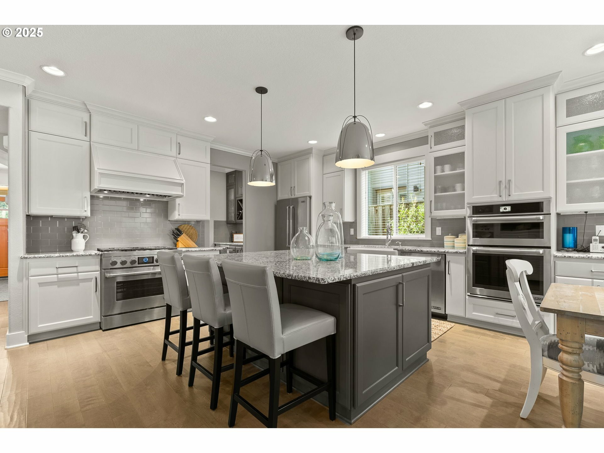 Property Photo: 834 6th St OR 97034