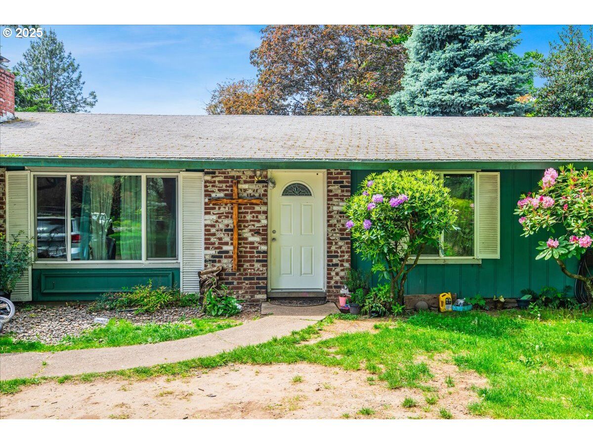 Property Photo:  323 NE 156th Ave  OR 97230 