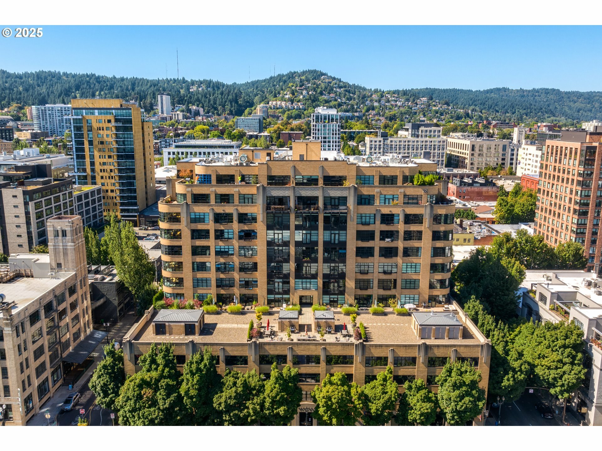 Property Photo:  420 NW 11th Ave #1105  OR 97209 
