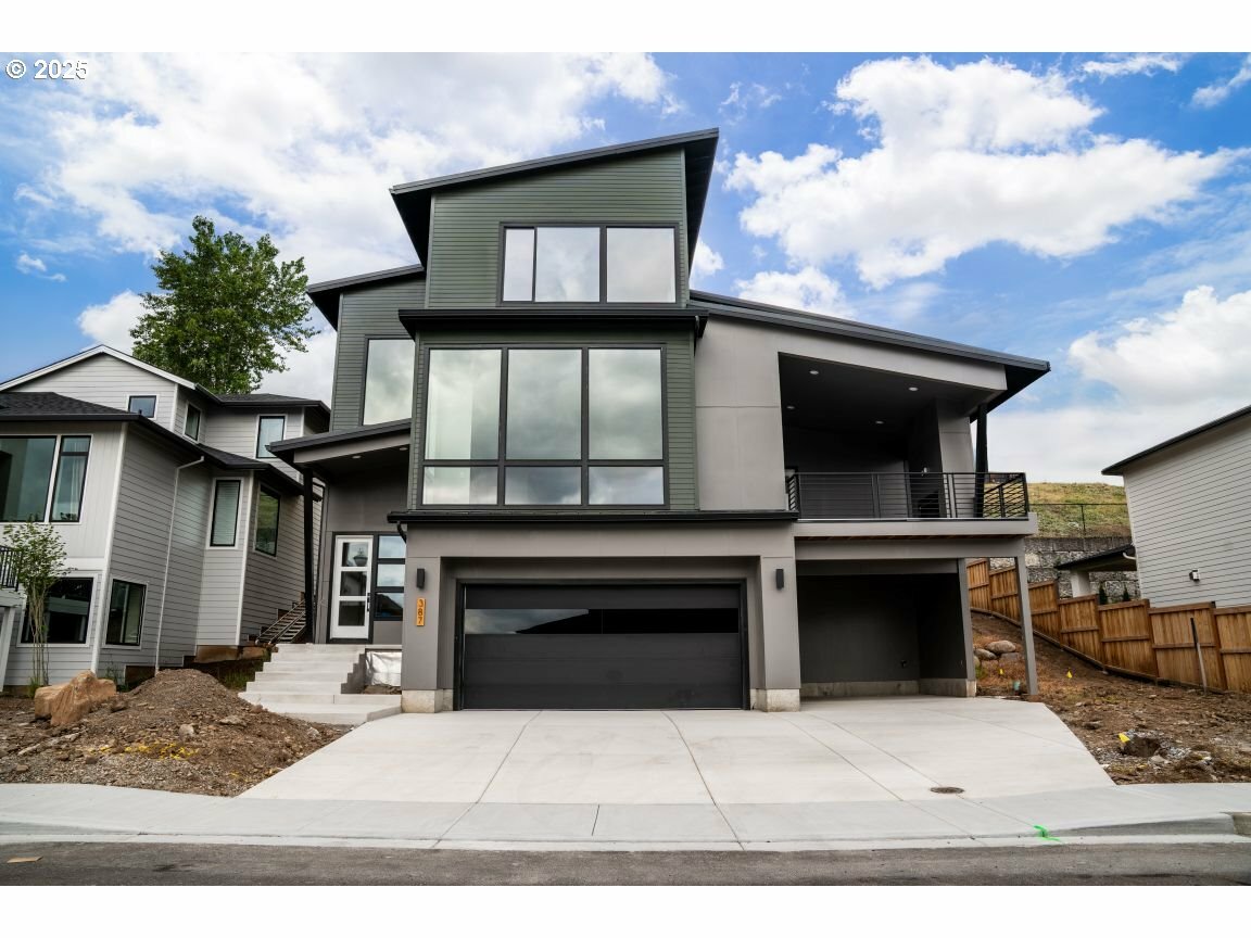 Property Photo: 387 W U St WA 98671