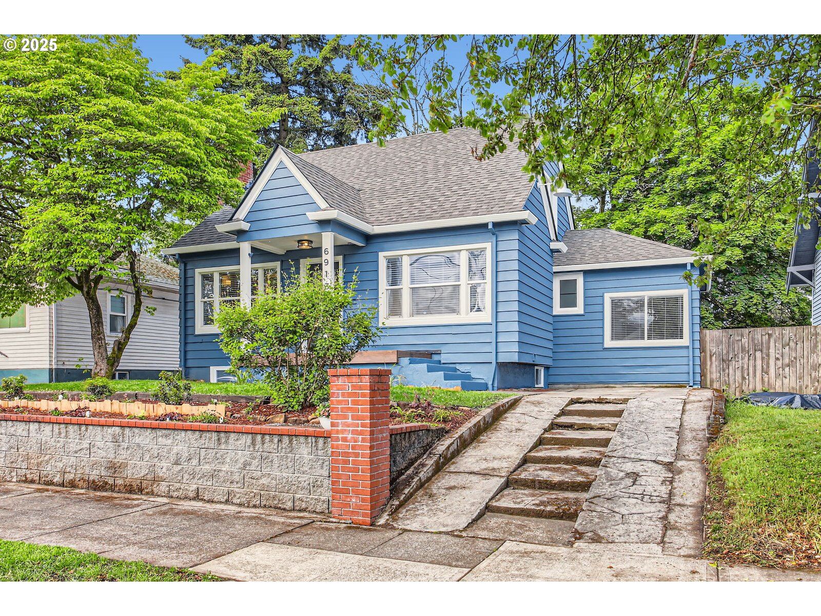Property Photo: 6913 N Missouri Ave OR 97217