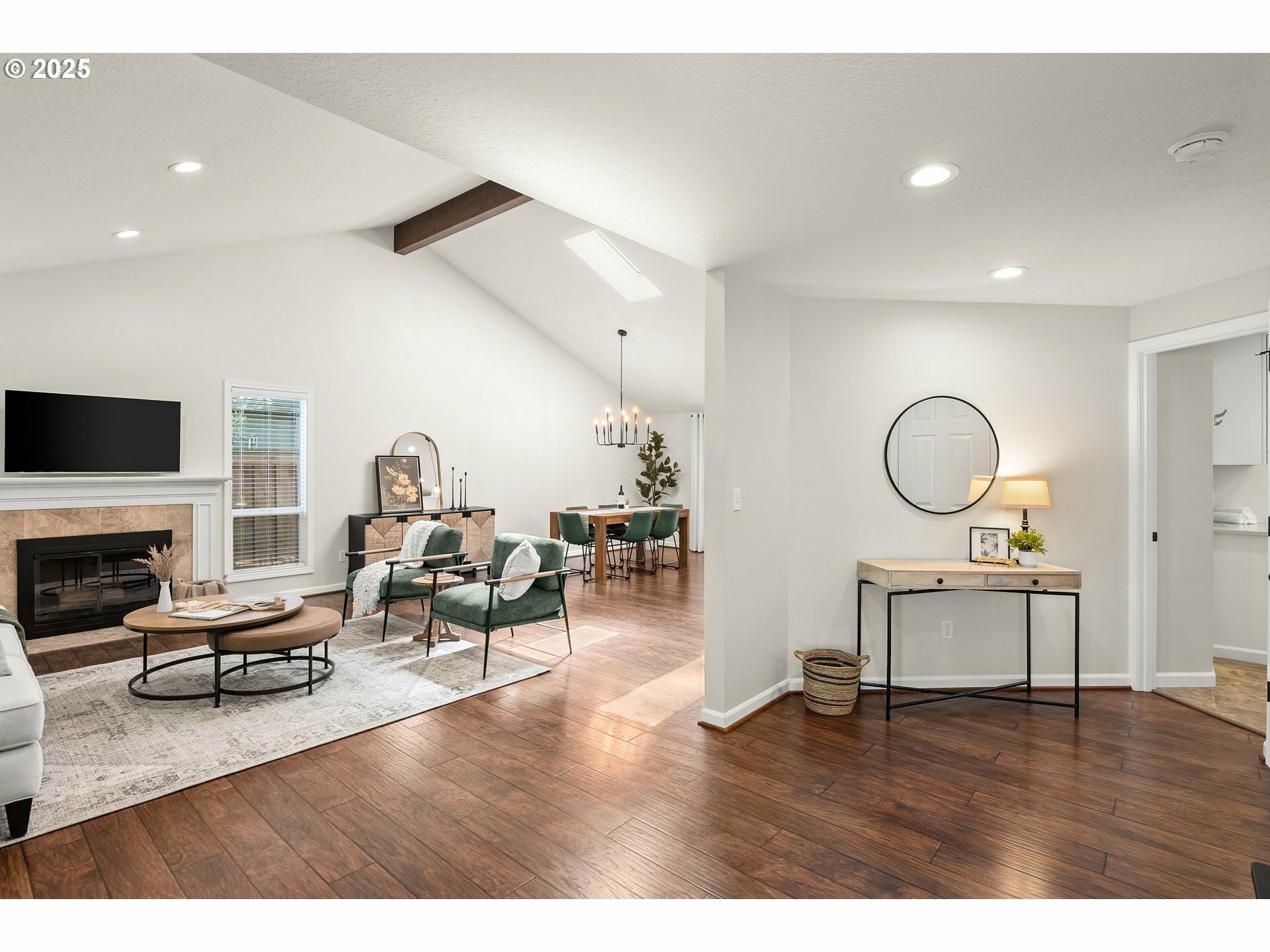Property Photo: 4230 Collins Way OR 97035