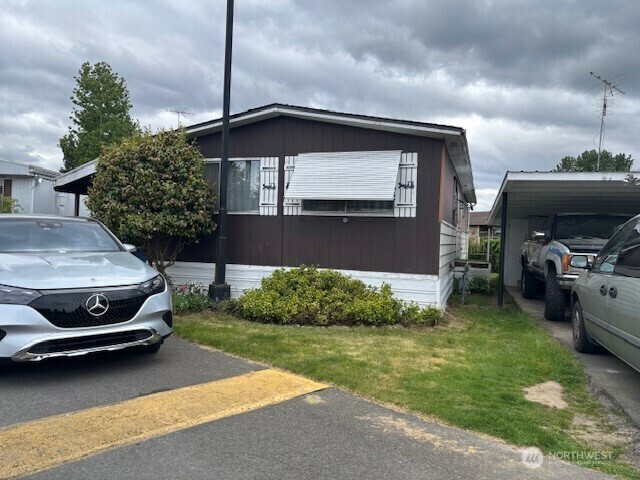 Property Photo: 14322 Admiralty Way 68 WA 98087