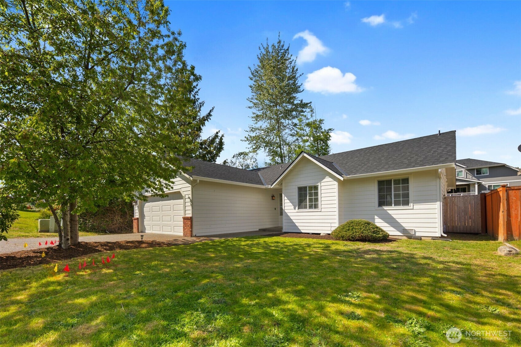 Property Photo: 11916 SE 219th Place WA 98031