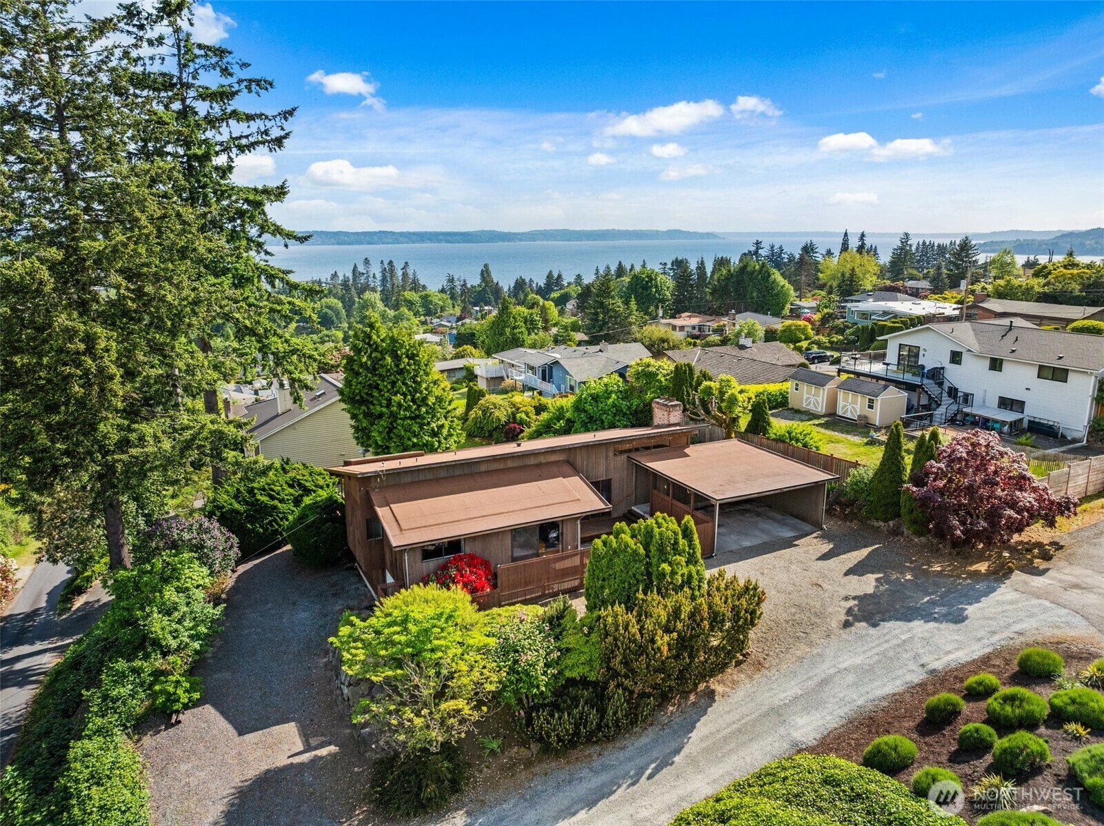 Property Photo: 517 S 212th St WA 98198