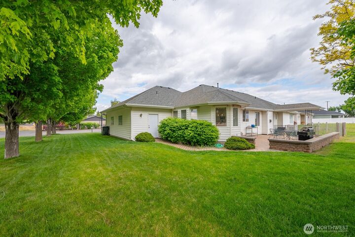 Property Photo:  1002 S Jackson Street  WA 99169 