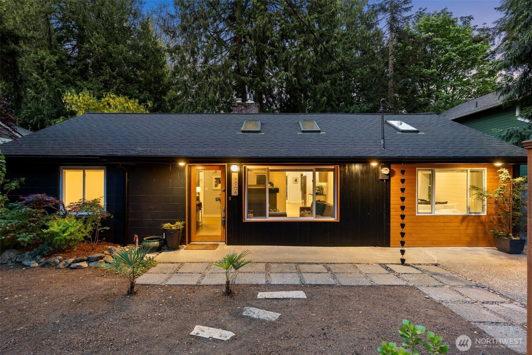 Property Photo:  18906  32nd Avenue NE  WA 98155 