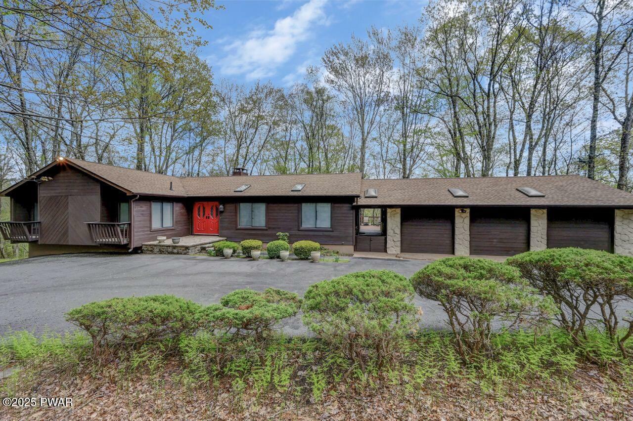 Property Photo: 809 Blackbirch Court PA 18428
