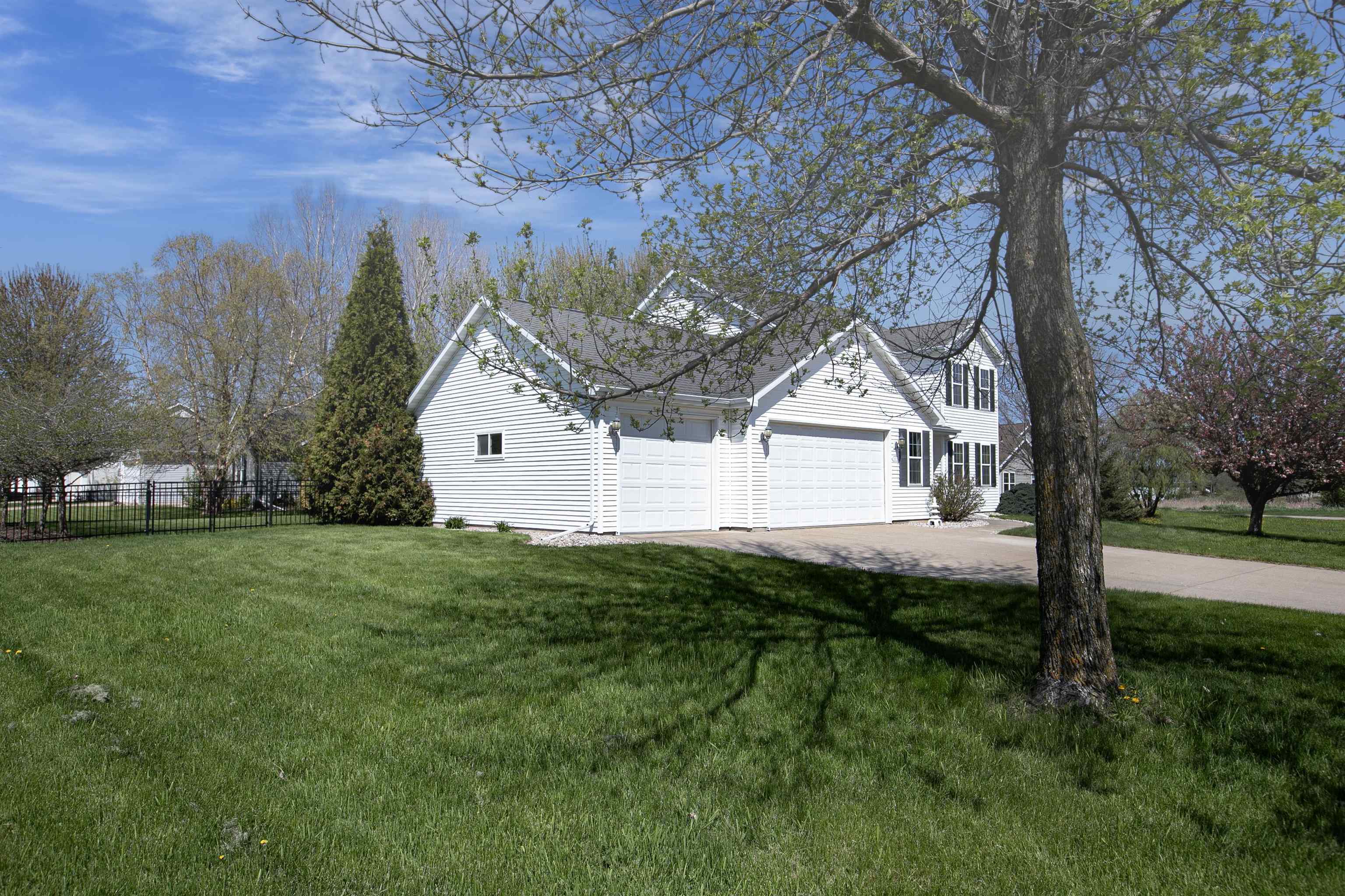 Property Photo: 1810 Gateway Meadows Lane WI 54956