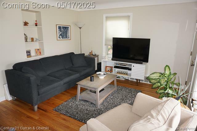 Property Photo: 1853 Hollywood Street MI 48124