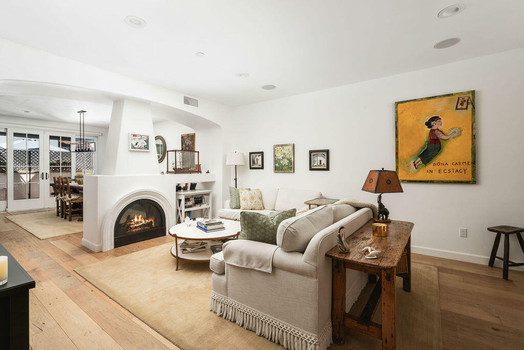 Property Photo: 105 W De La Guerra Street S CA 93101