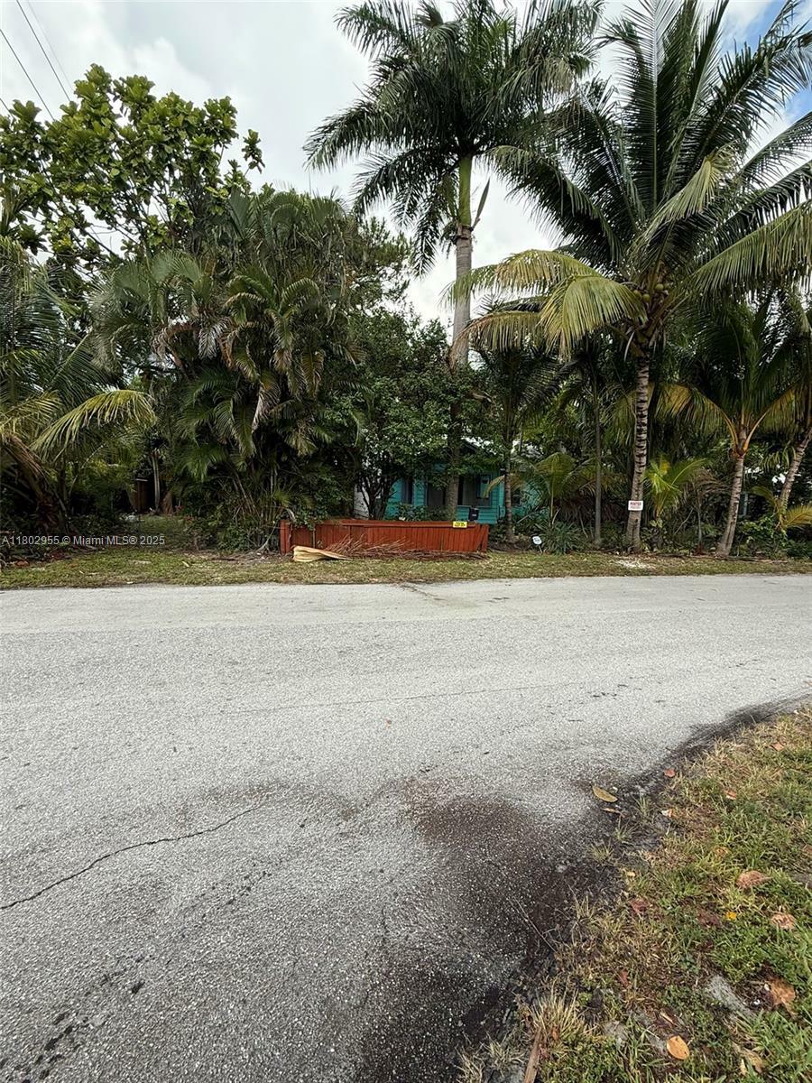Property Photo: 1201 NE 1st Ave FL 33304