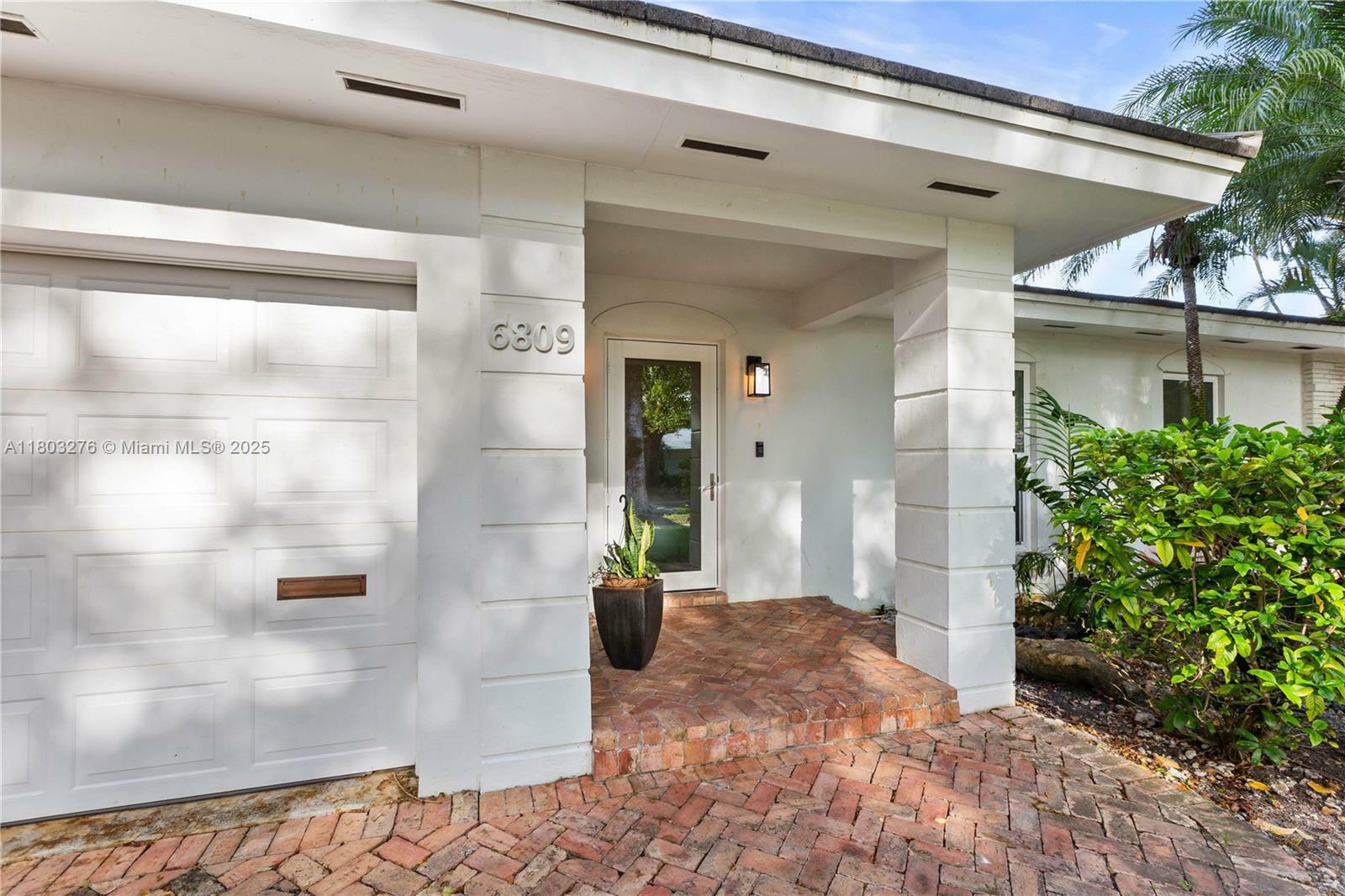 Property Photo: 6809 Mentone St FL 33146