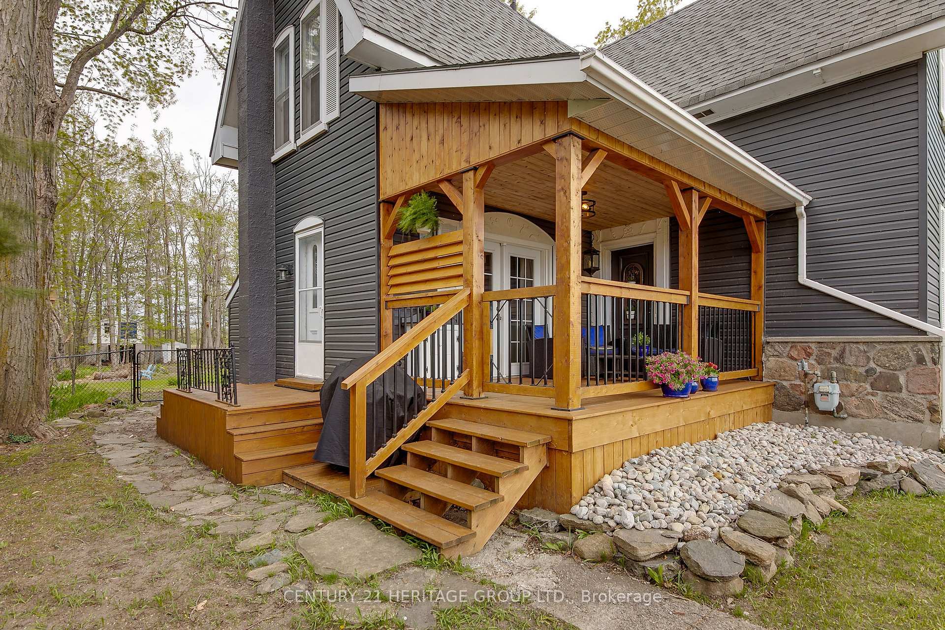 Property Photo: 1672 Ridge Road E ON L0L 1T0