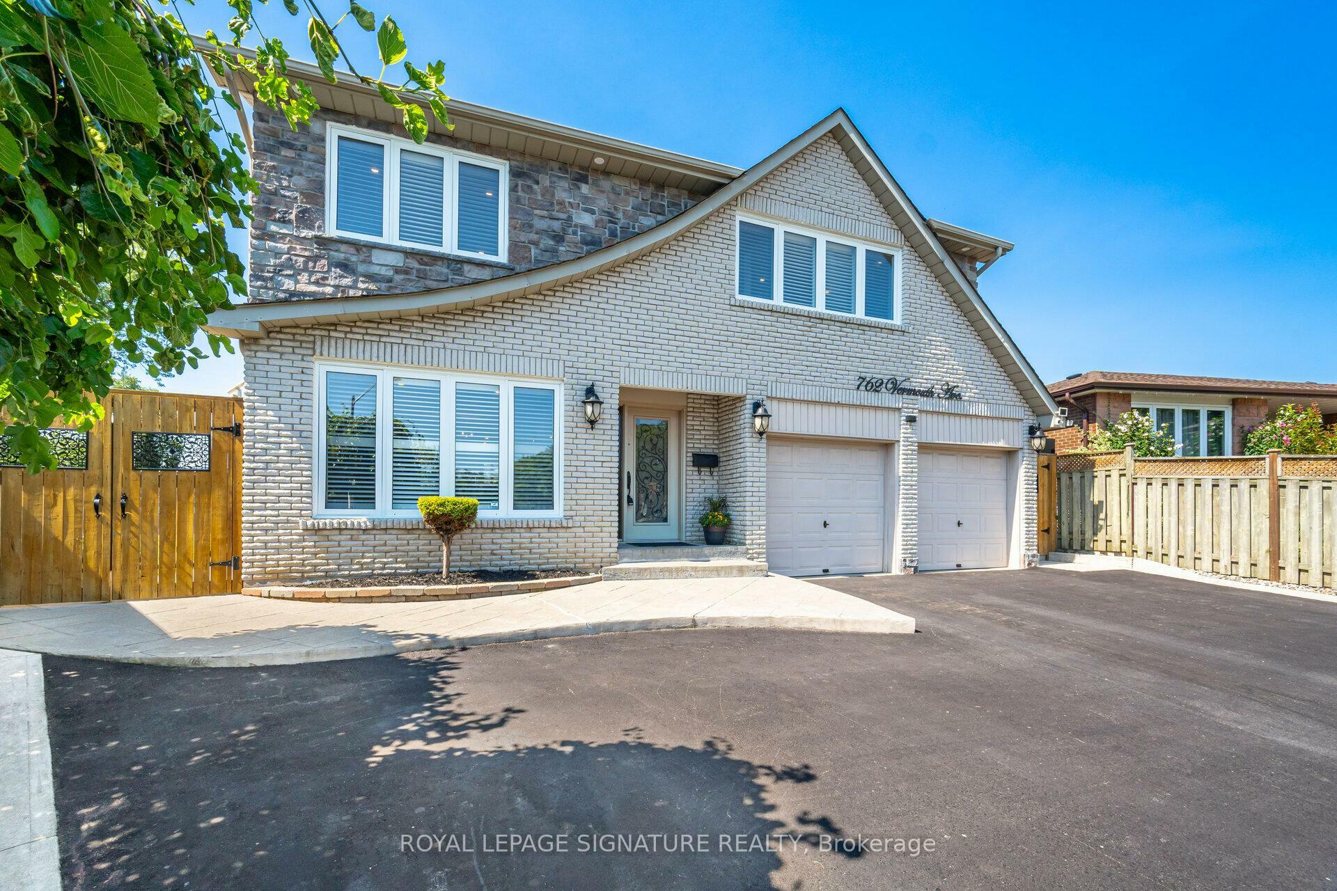 Property Photo: 762 Vermouth Avenue ON L5A 3T3