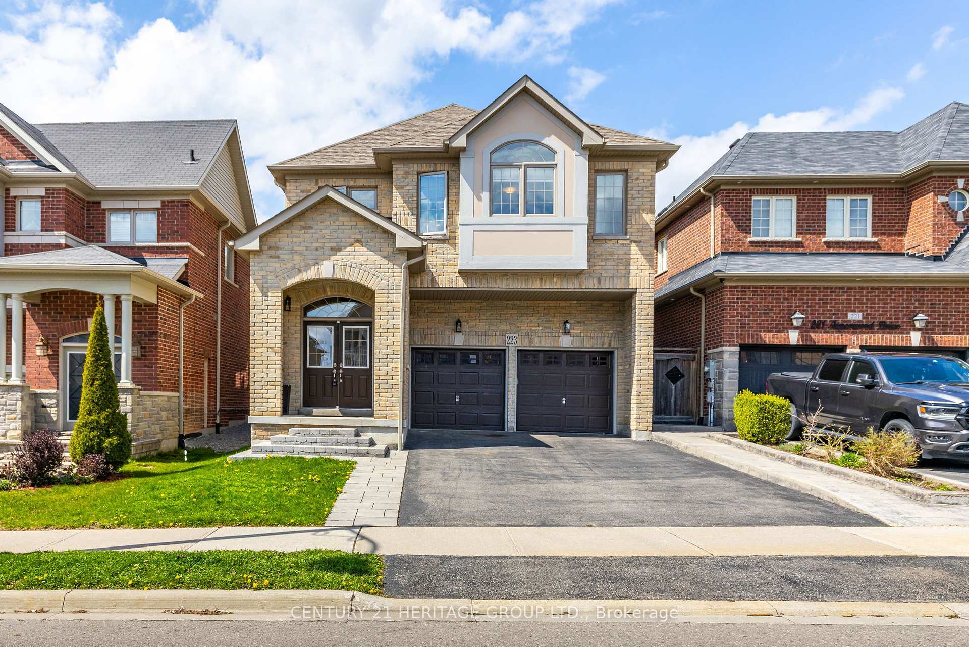 Property Photo: 223 Aspenwood Drive ON L3X 3L1