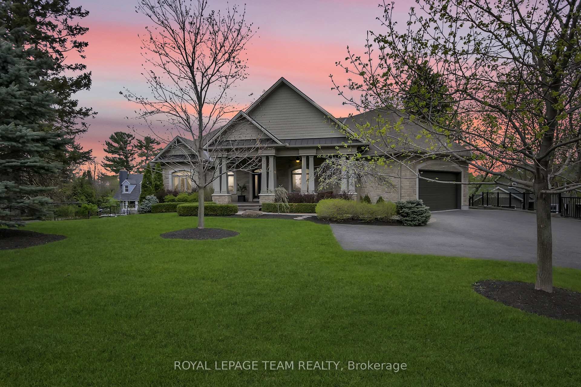 Property Photo: 5591 Manotick Main Street ON K4M 1A4