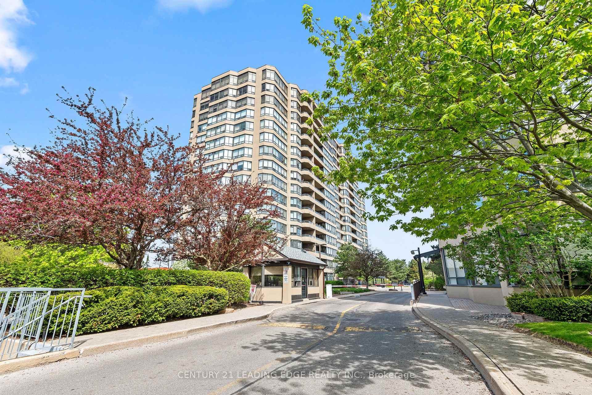 22 Clarissa Drive 1414  Richmond Hill ON L4C 9R6 photo