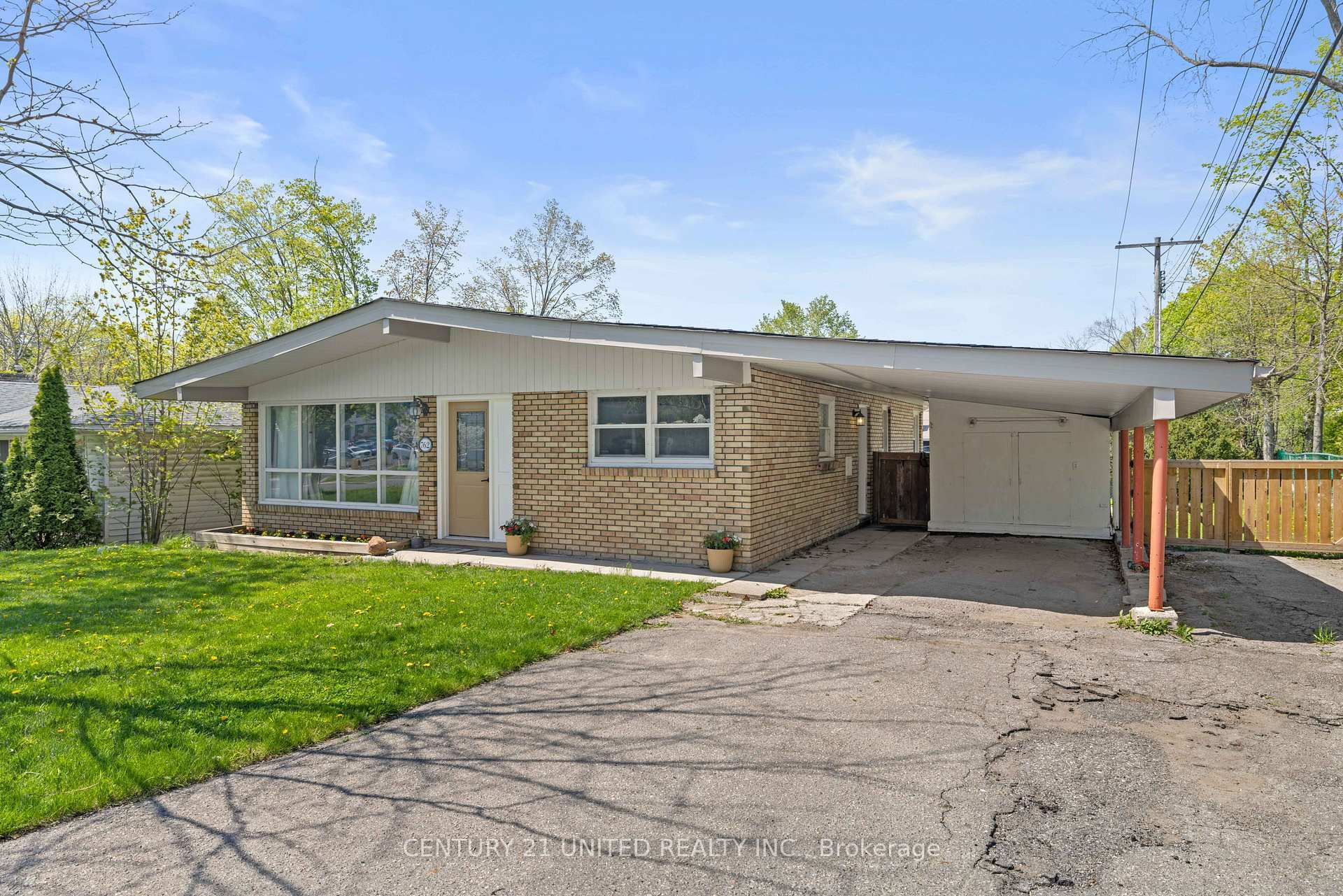 Property Photo: 762 Weller Street ON K9J 4X5