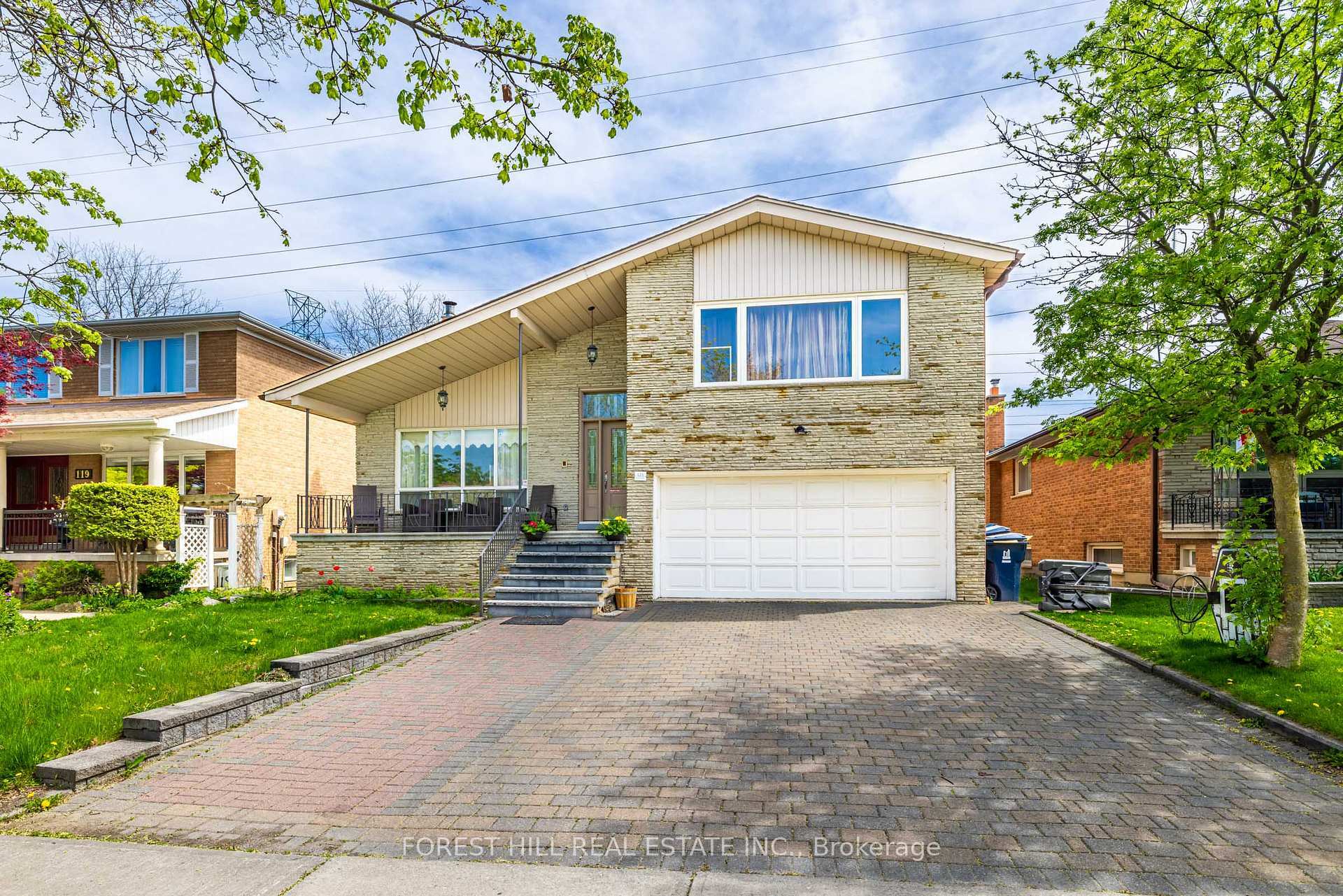Property Photo: 121 Charlton Boulevard ON M2R 2J2