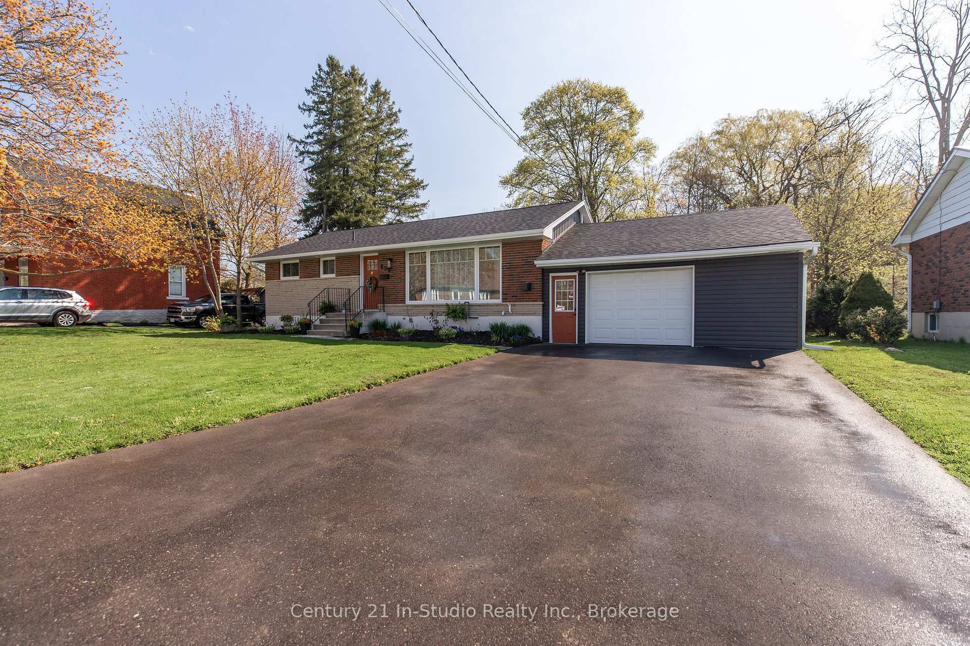 Property Photo: 855 8th Avenue E ON N4K 3A8