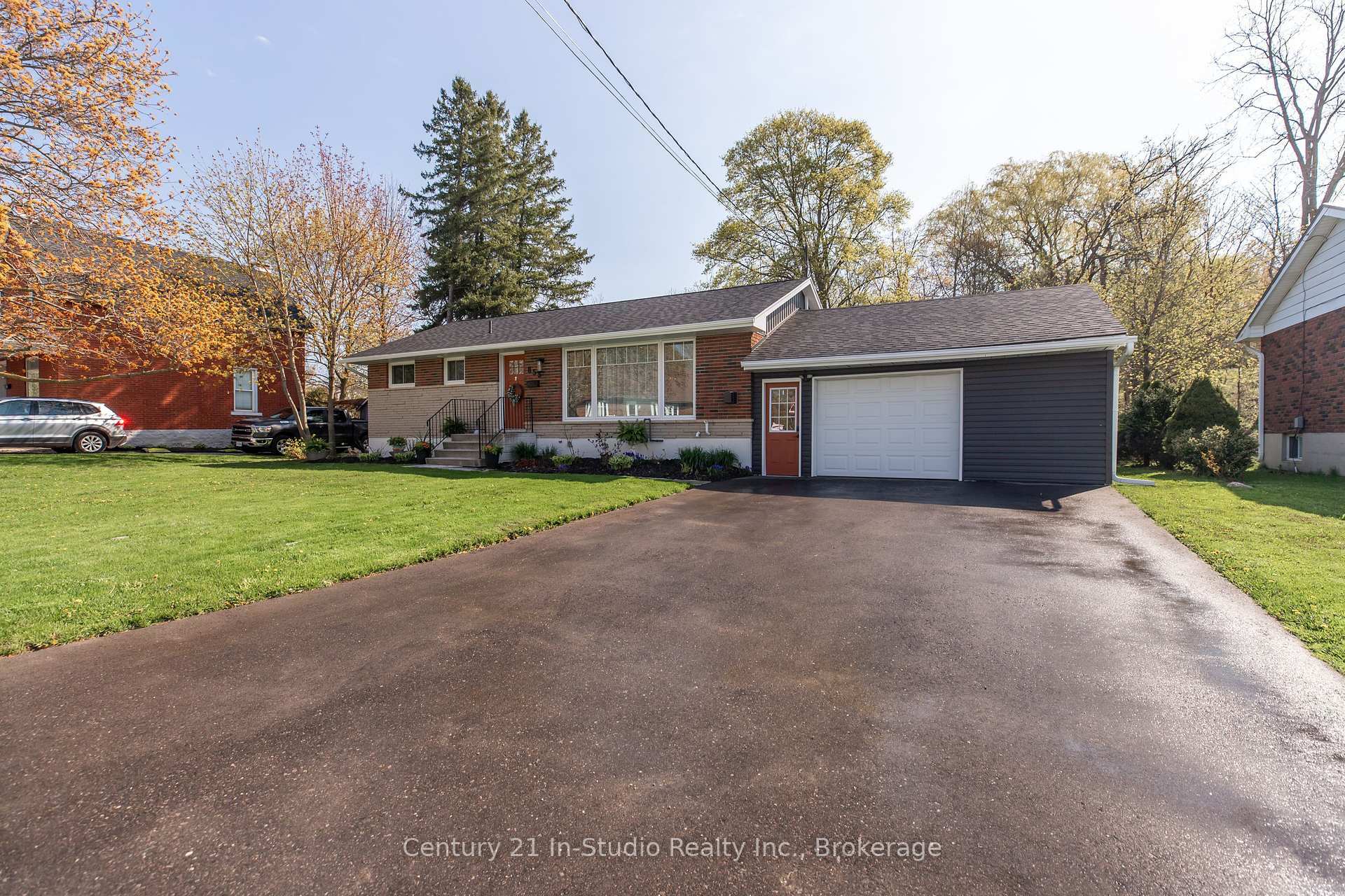Property Photo: 855 8th Avenue E ON N4K 3A8