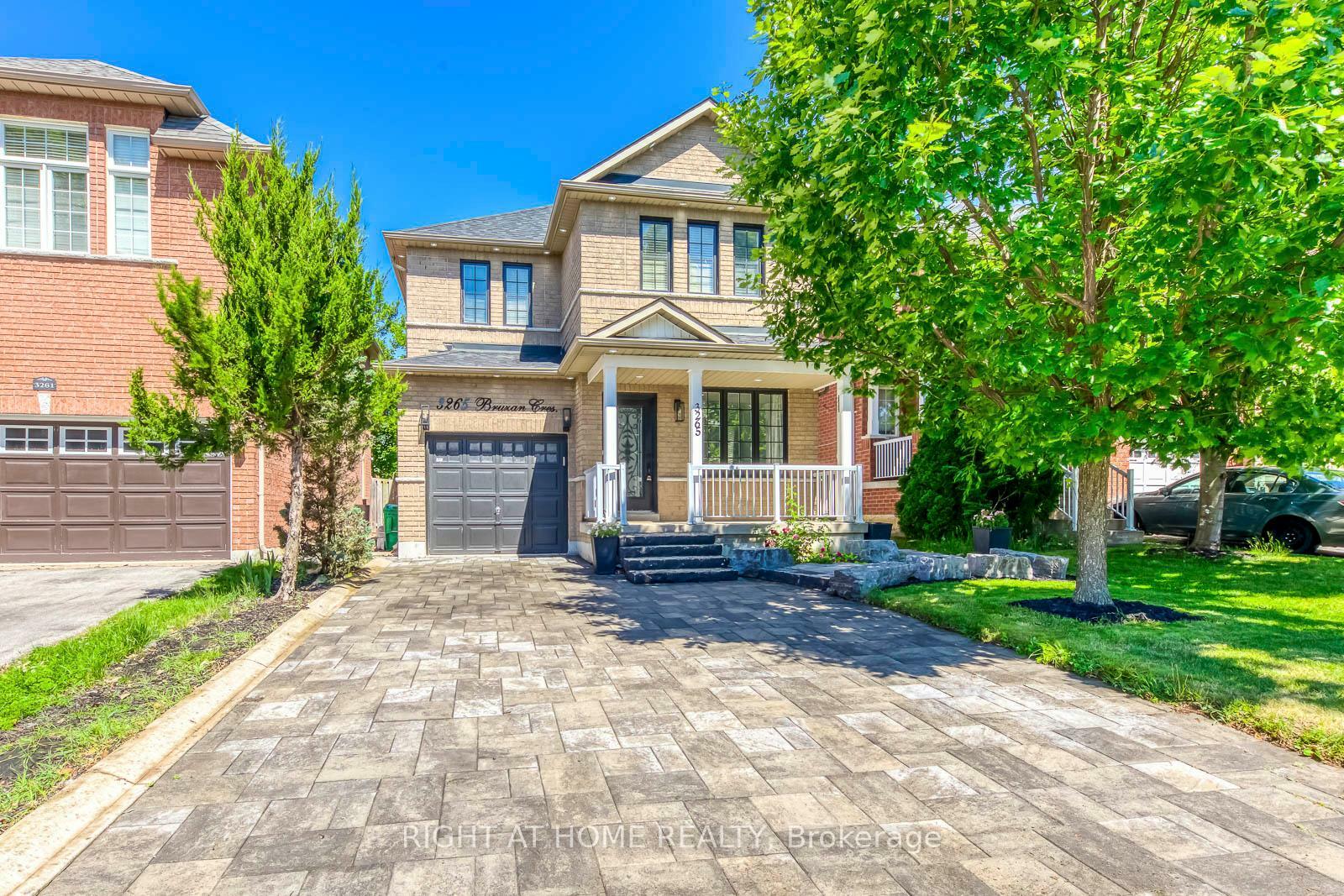 Photo de la propriété: 3265 Bruzan Crescent ON L5N 8E7