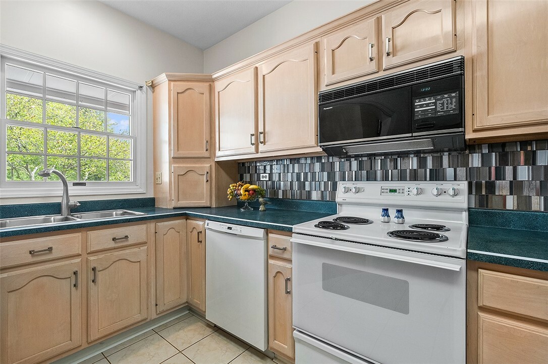 Property Photo: 103 Boxwood Court PA 15317