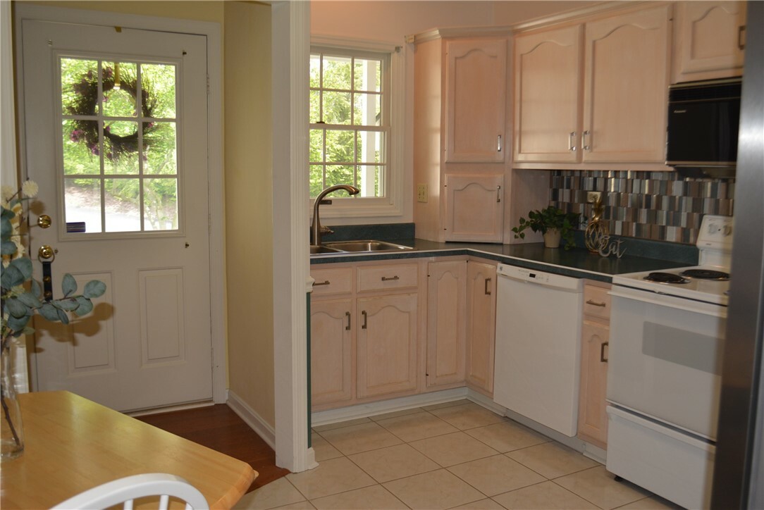 Property Photo: 103 Boxwood Court PA 15317