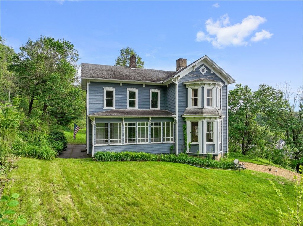 Property Photo: 1002 E Main Street PA 15089