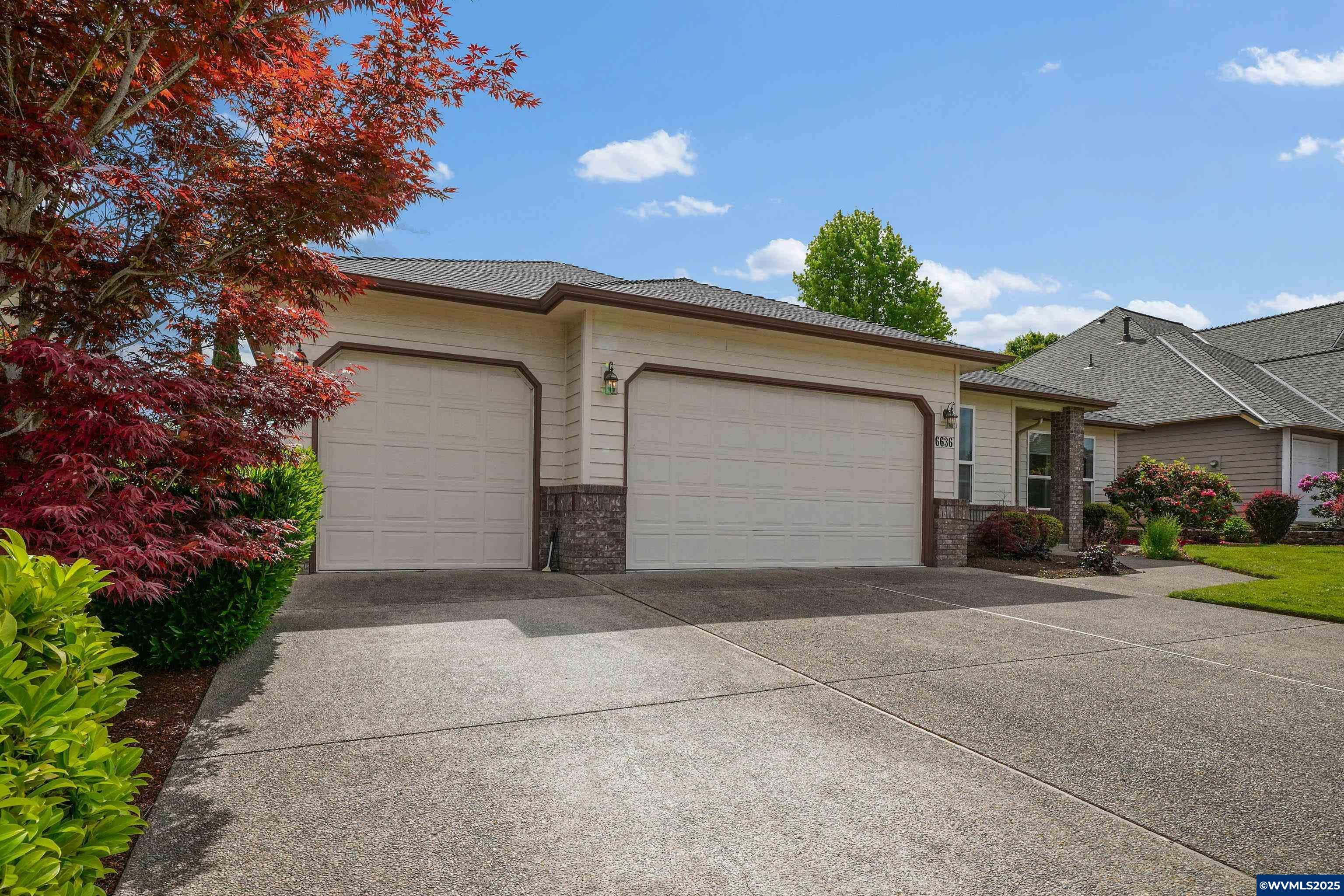 Property Photo: 6636 Parkshadow Ct NE OR 97303