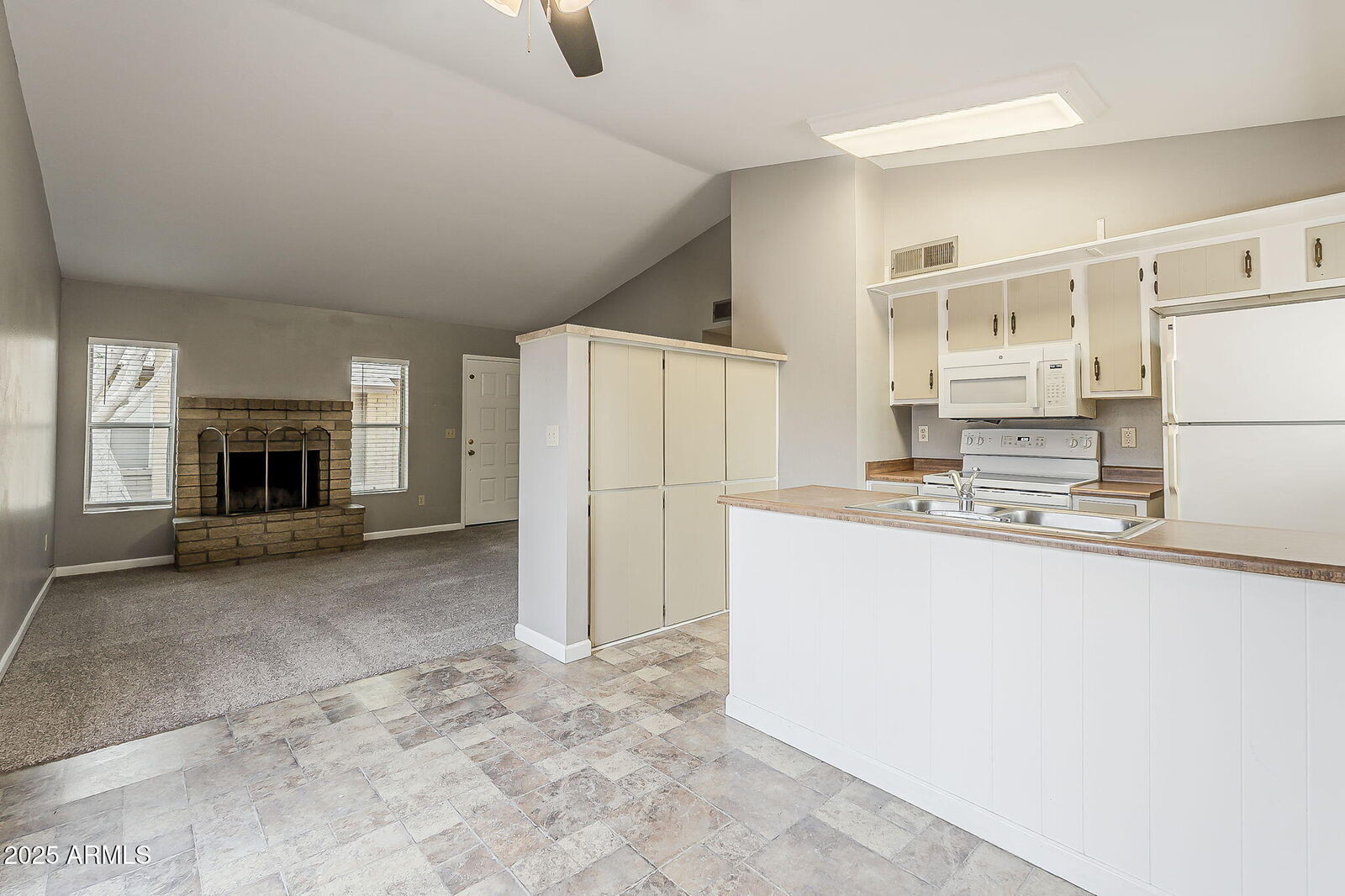 Property Photo: 2515 S Maple Avenue 103 AZ 85282