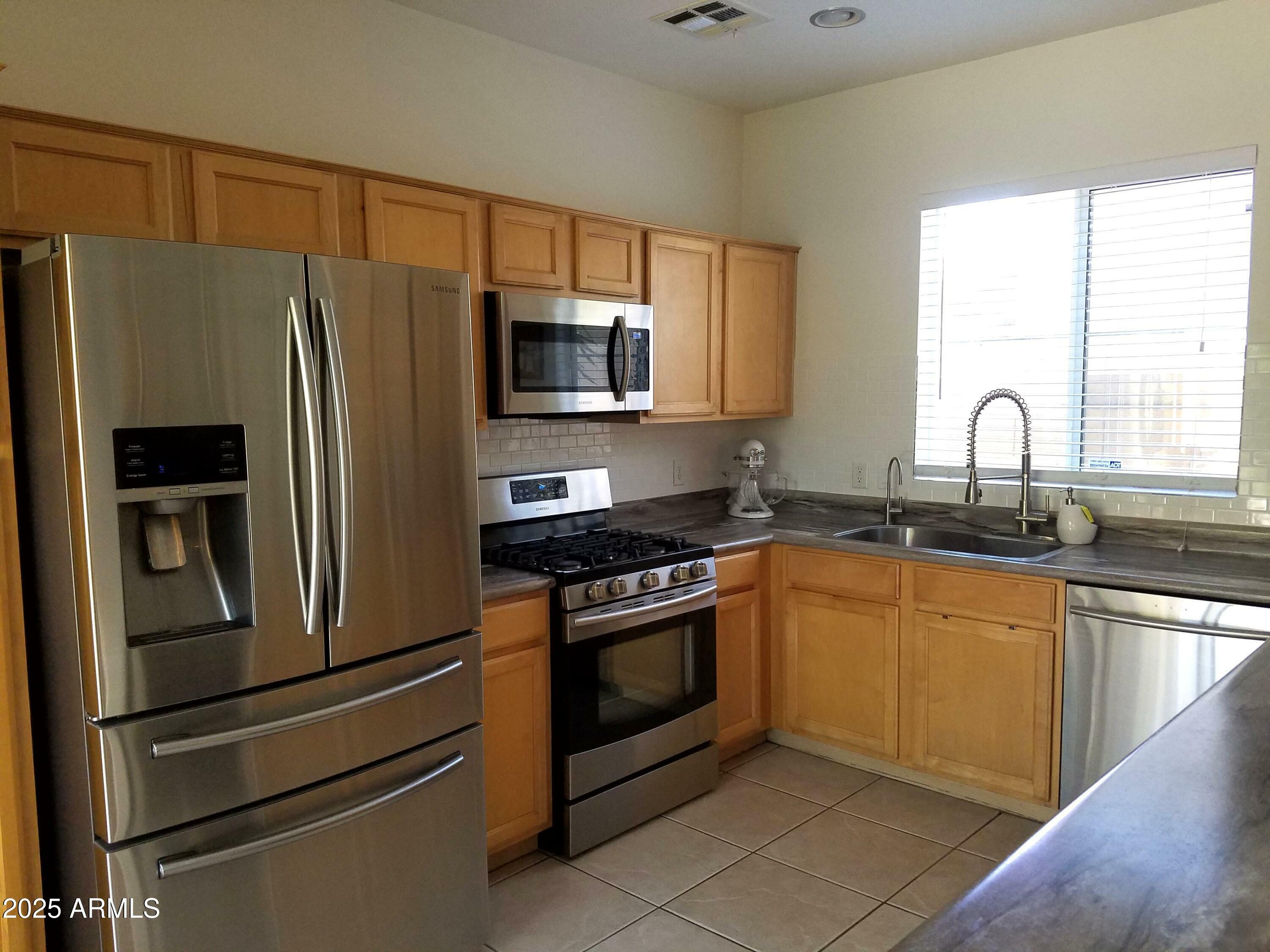 Property Photo: 646 E El Monte Place AZ 85225