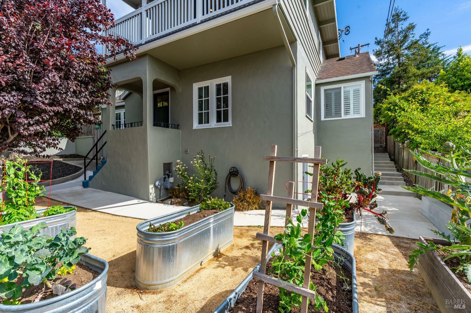 Property Photo: 33 Romine Way CA 94591