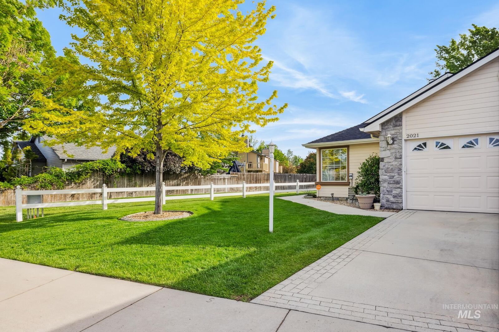 Property Photo: 2021 Interlachen ID 83646