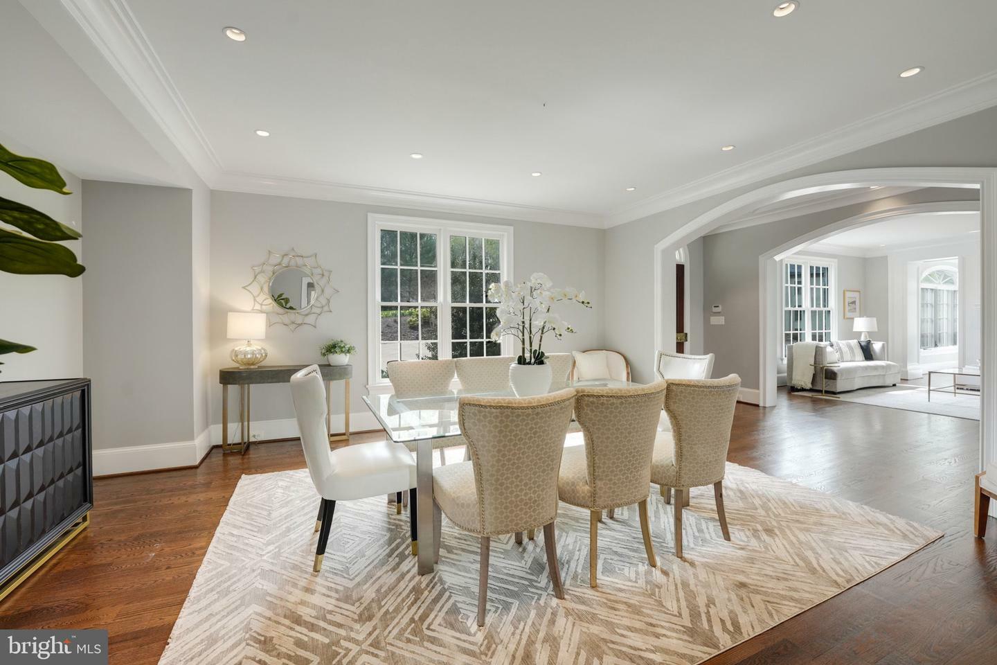 Property Photo: 9884 River Chase Way VA 22066