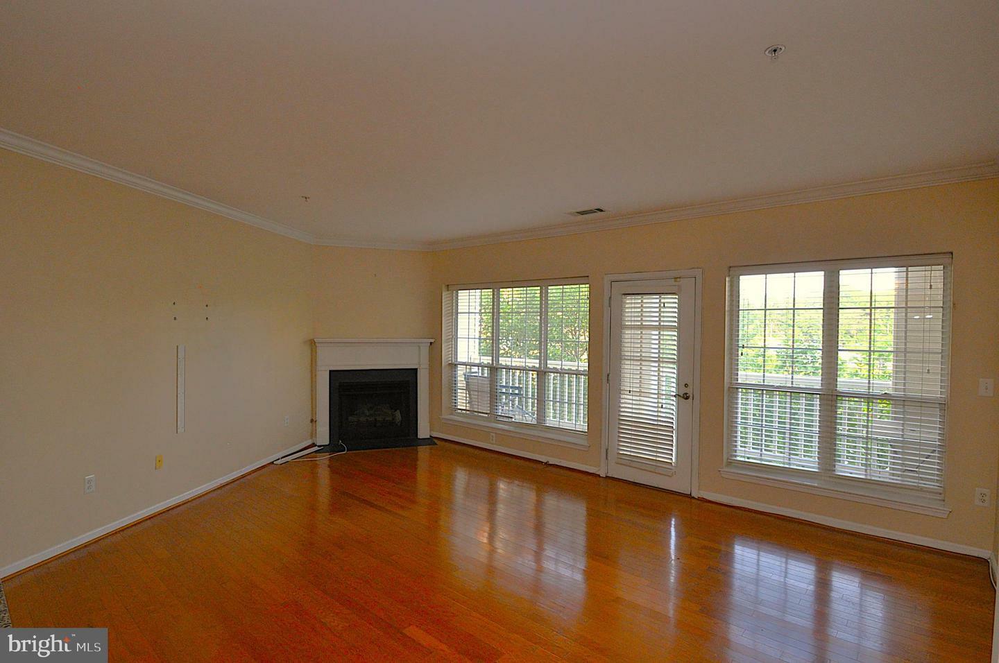 Property Photo: 4550 Strutfield Lane 2323 VA 22311