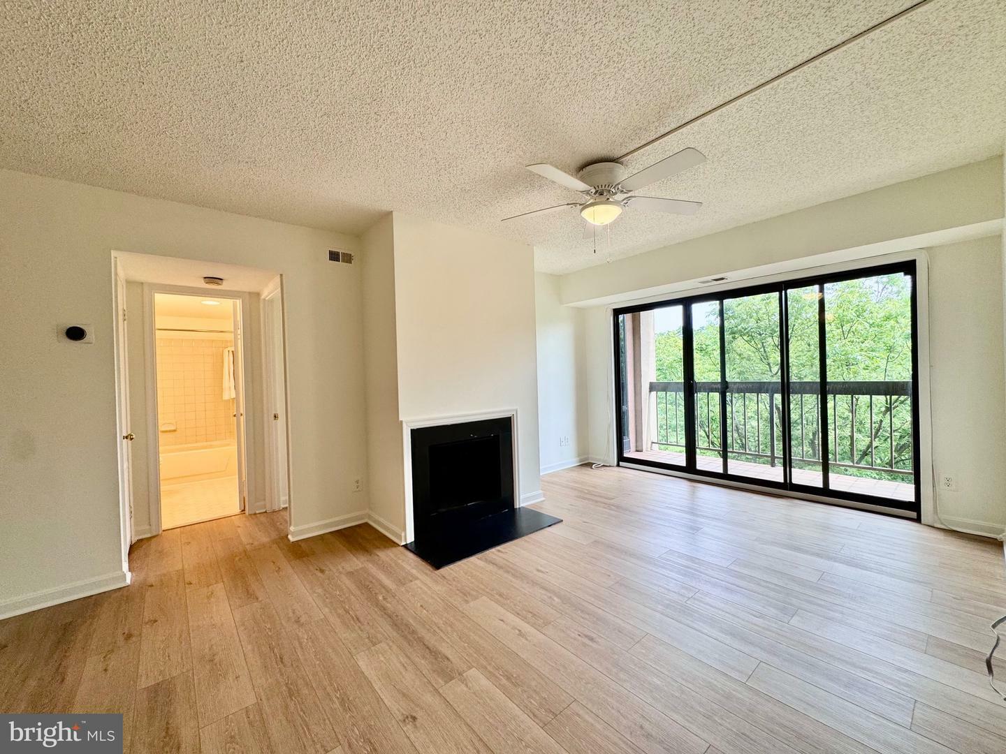 Property Photo: 805 N Howard Street 446 VA 22304