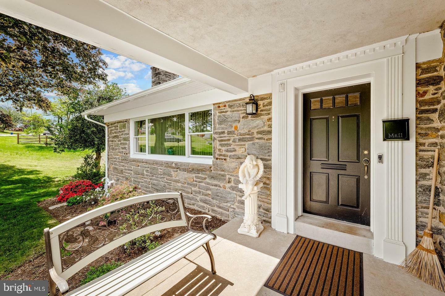 Property Photo: 2818 N Kent Road PA 19008