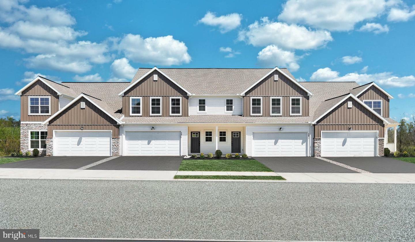 Property Photo: 7870 Briarwood Drive PA 17112