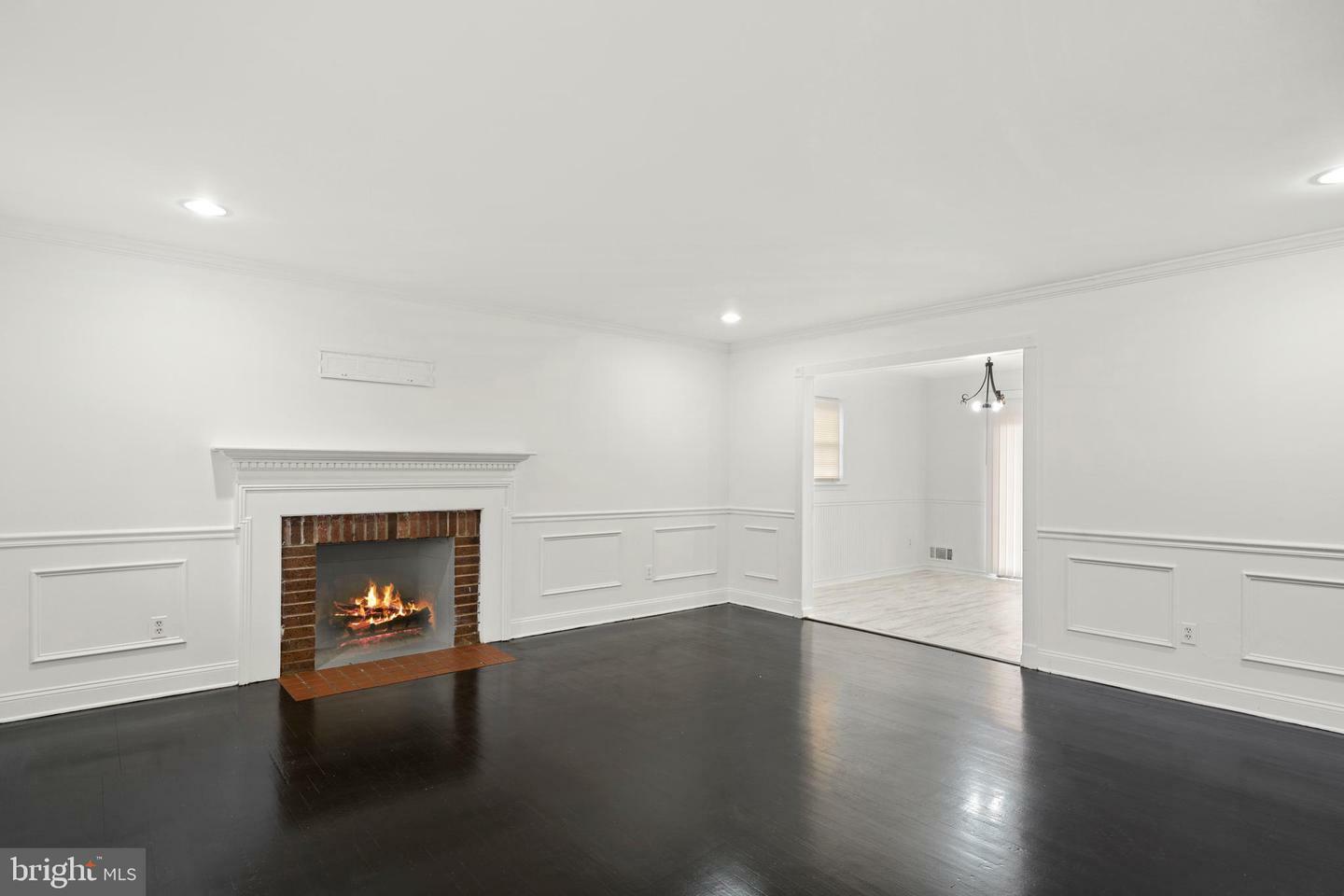Property Photo: 7515 Pleasant Way VA 22003