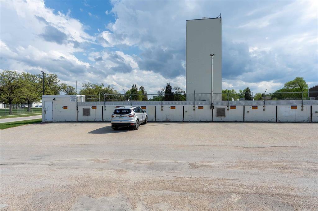 Property Photo: 1975 Corydon Avenue MB R3P 0R1