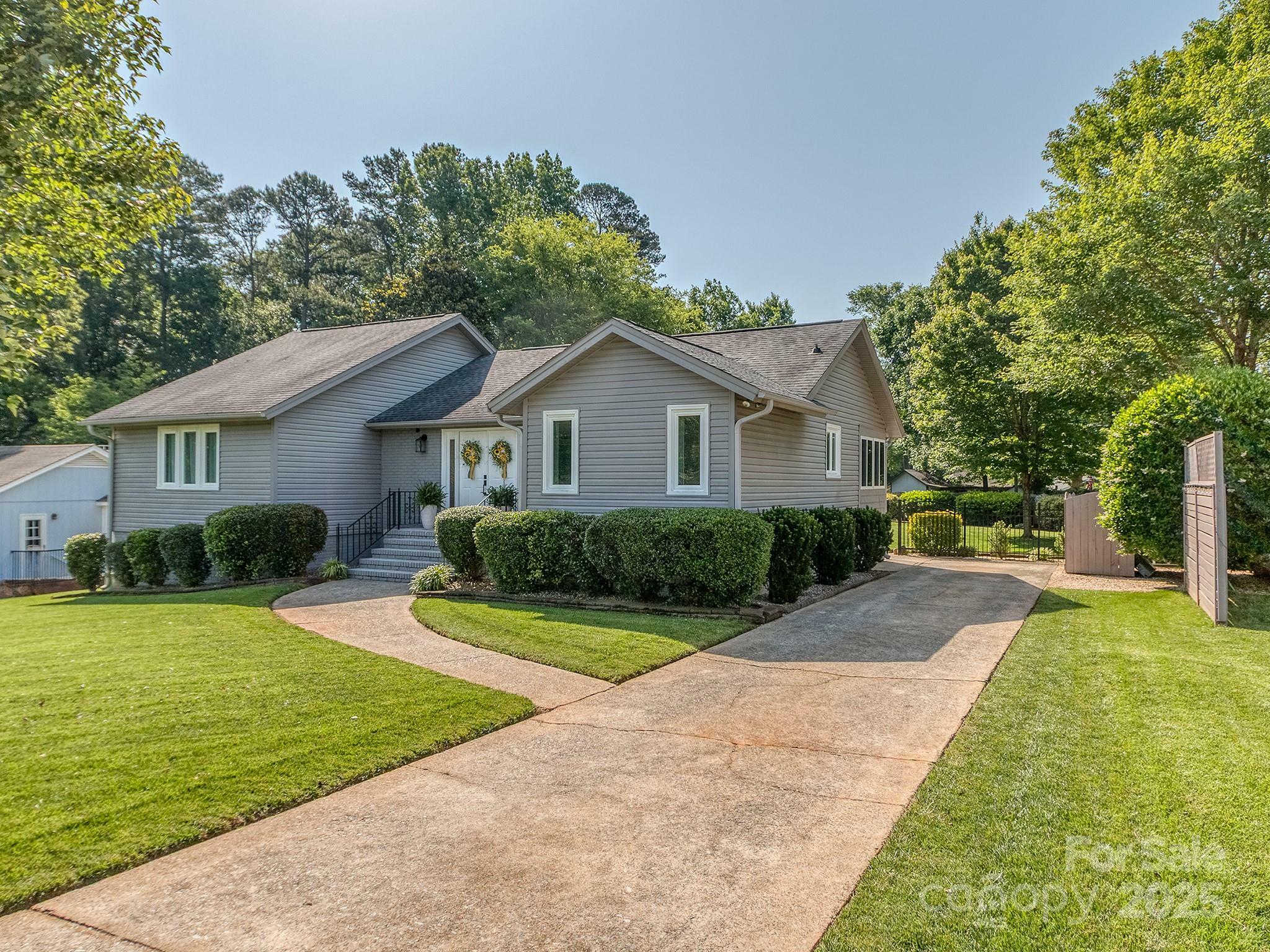 Property Photo: 214 Wilcrest Drive NC 28105