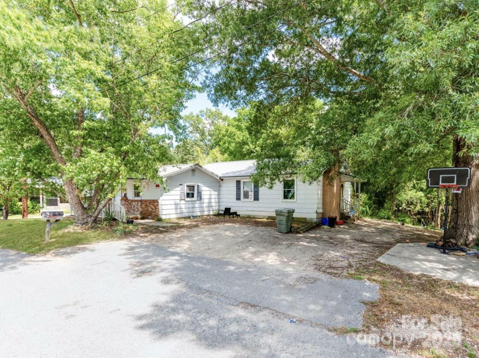 Property Photo: 106 Deaver Street SC 29706