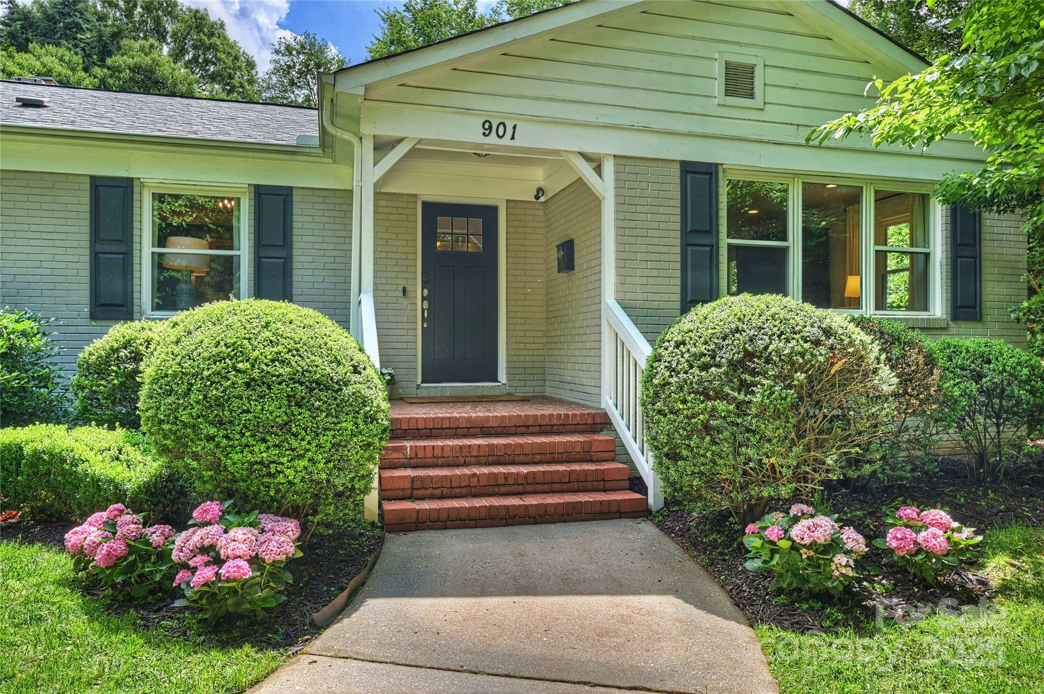 Property Photo: 901 Scaleybark Road NC 28209