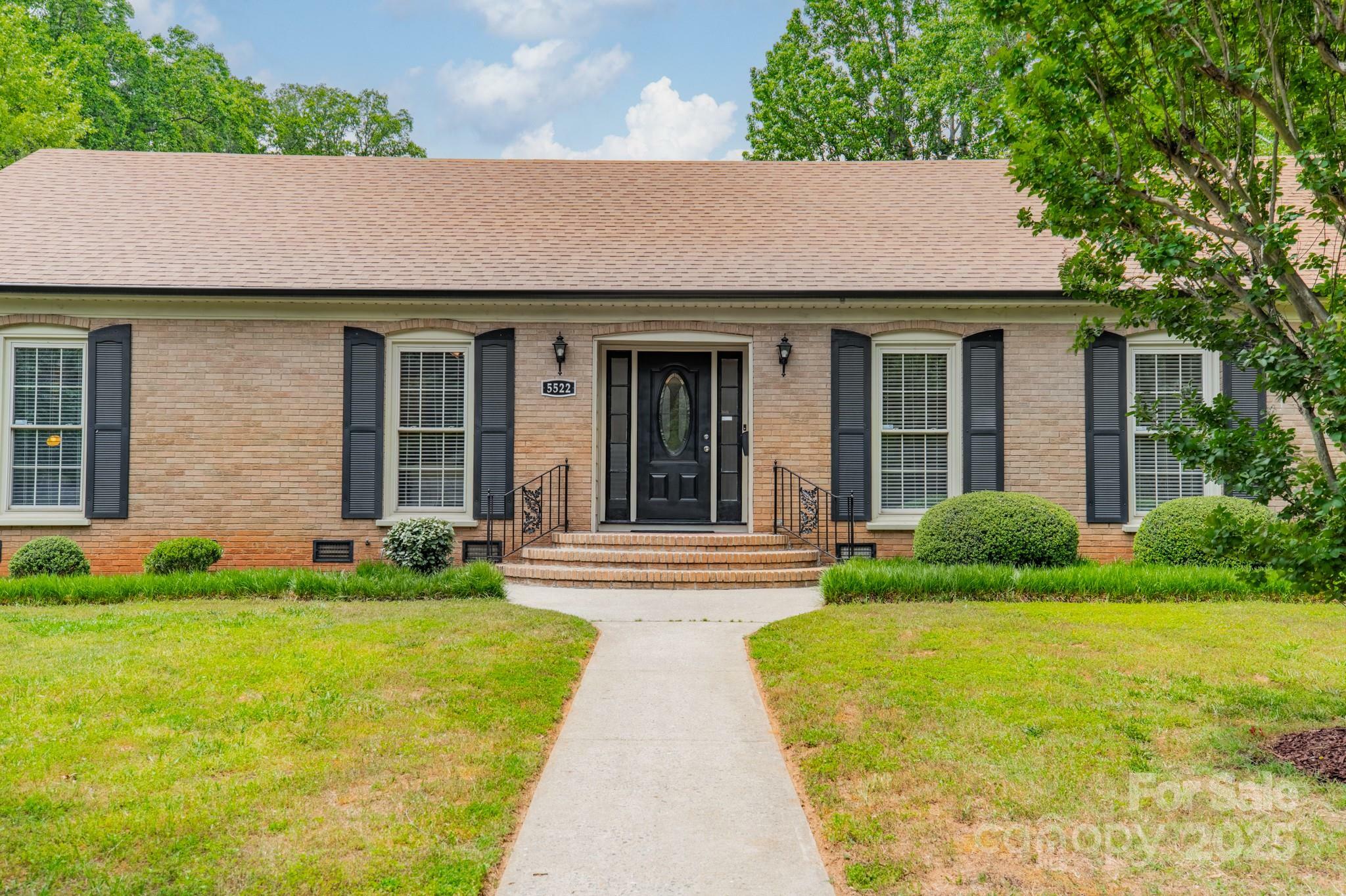 Property Photo: 5522 Sharon Road NC 28210