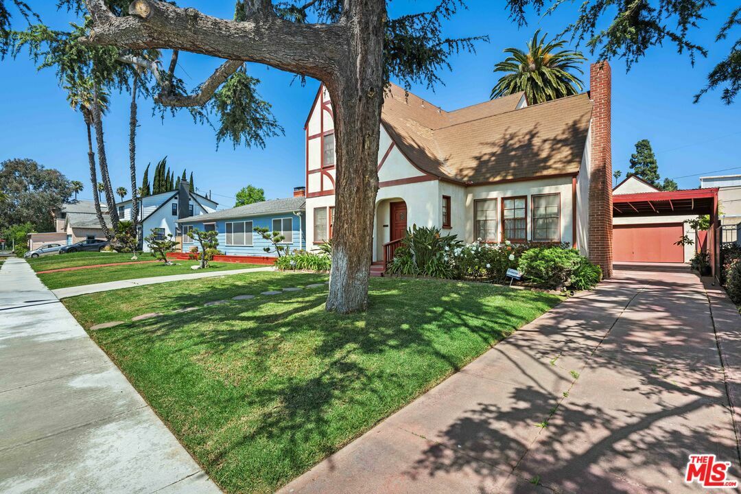 Property Photo: 434 N Osage Ave CA 90301